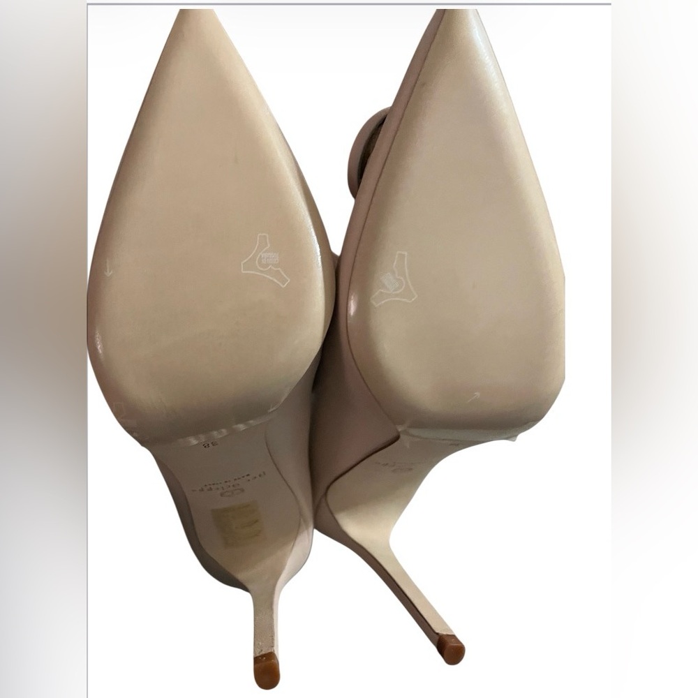Pointed-Toe Nude Leather Pumps with Decorative Buckle - Women - Picture 3 of 5